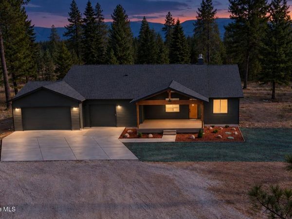 28986 N Sylvan Rd , Athol, ID 83801