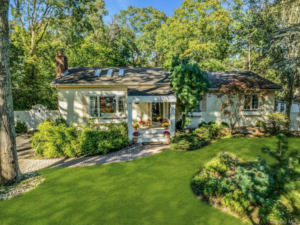 111 Bay Ave East Avenue , Hampton Bays, NY 11946