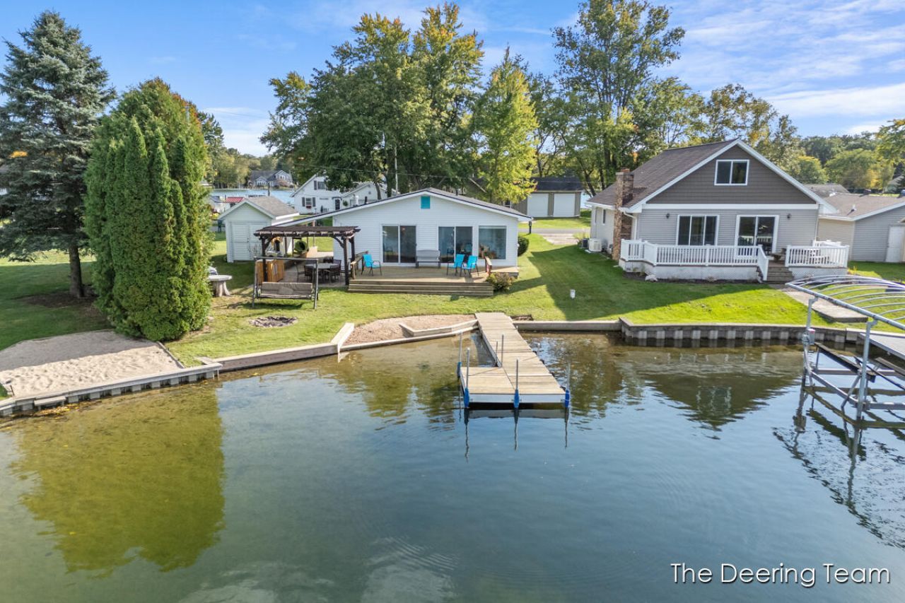 8660 Navaho Trail, Howard City, MI 49329 Main Photo