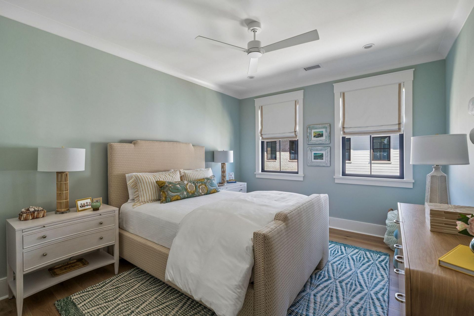 303 Queens Court Photo 40
