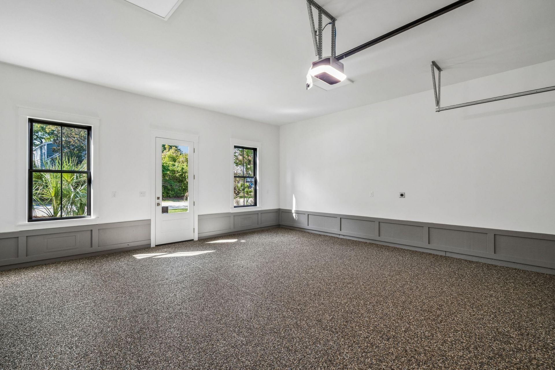 303 Queens Court Photo 47