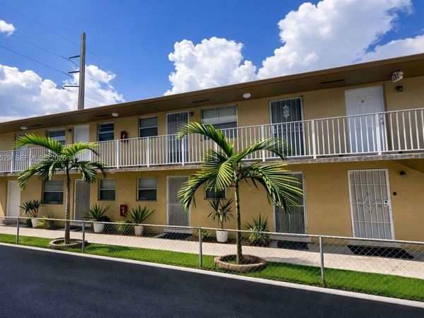 715 W 29th St , Hialeah, FL 33012