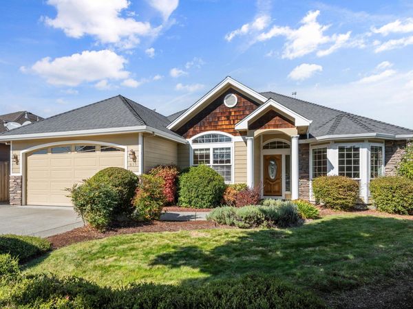 635 Cedarwood Drive, Eagle Point, OR 97524