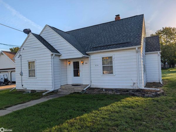 814 Elm St, Correctionville, IA 51016
