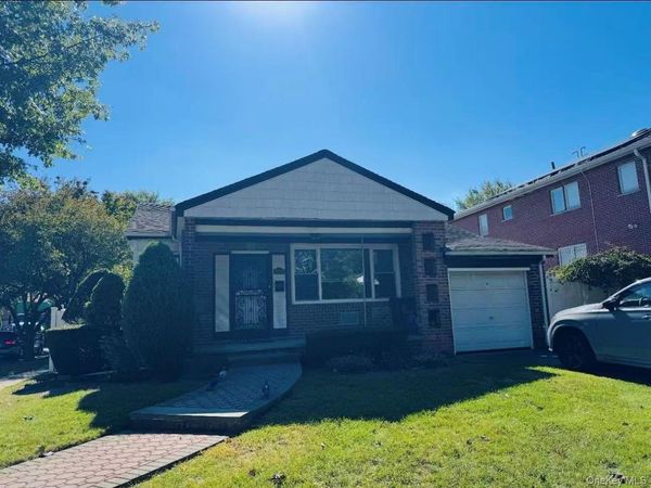 207-20 43rd Ave , Bayside, NY 11361