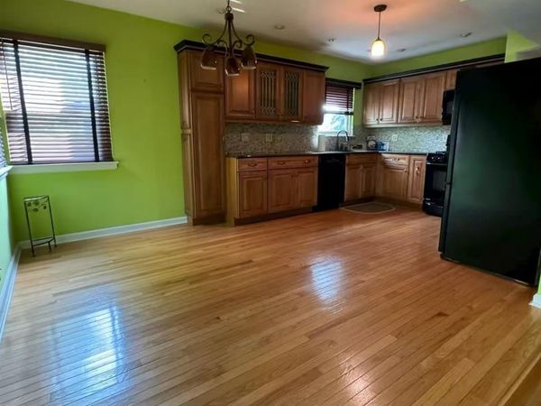 207-20 43rd Ave , Bayside, NY 11361