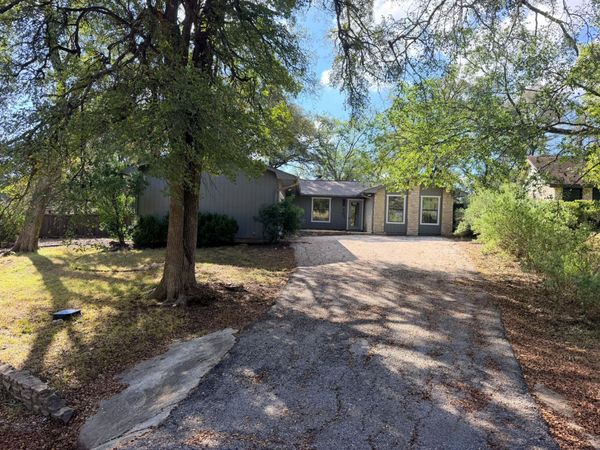 2 Acacia DR, Wimberley, TX 78676