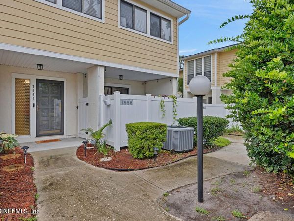 7956 LOS ROBLES Court, Unit 7956, Jacksonville, FL 32256