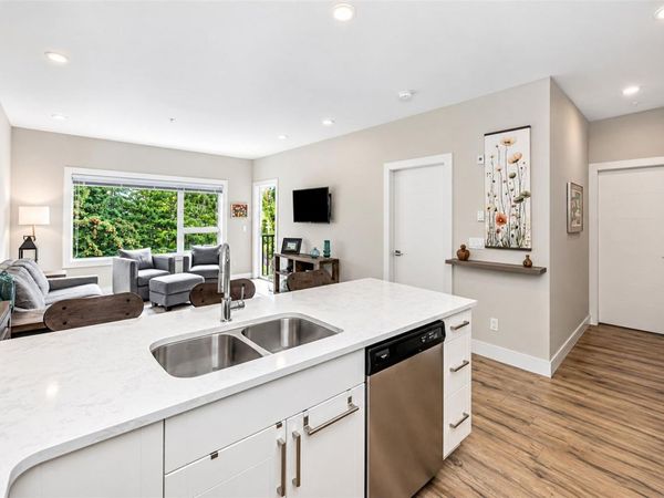280 Island Hwy, Unit #408, View Royal, BC V9B 1G5