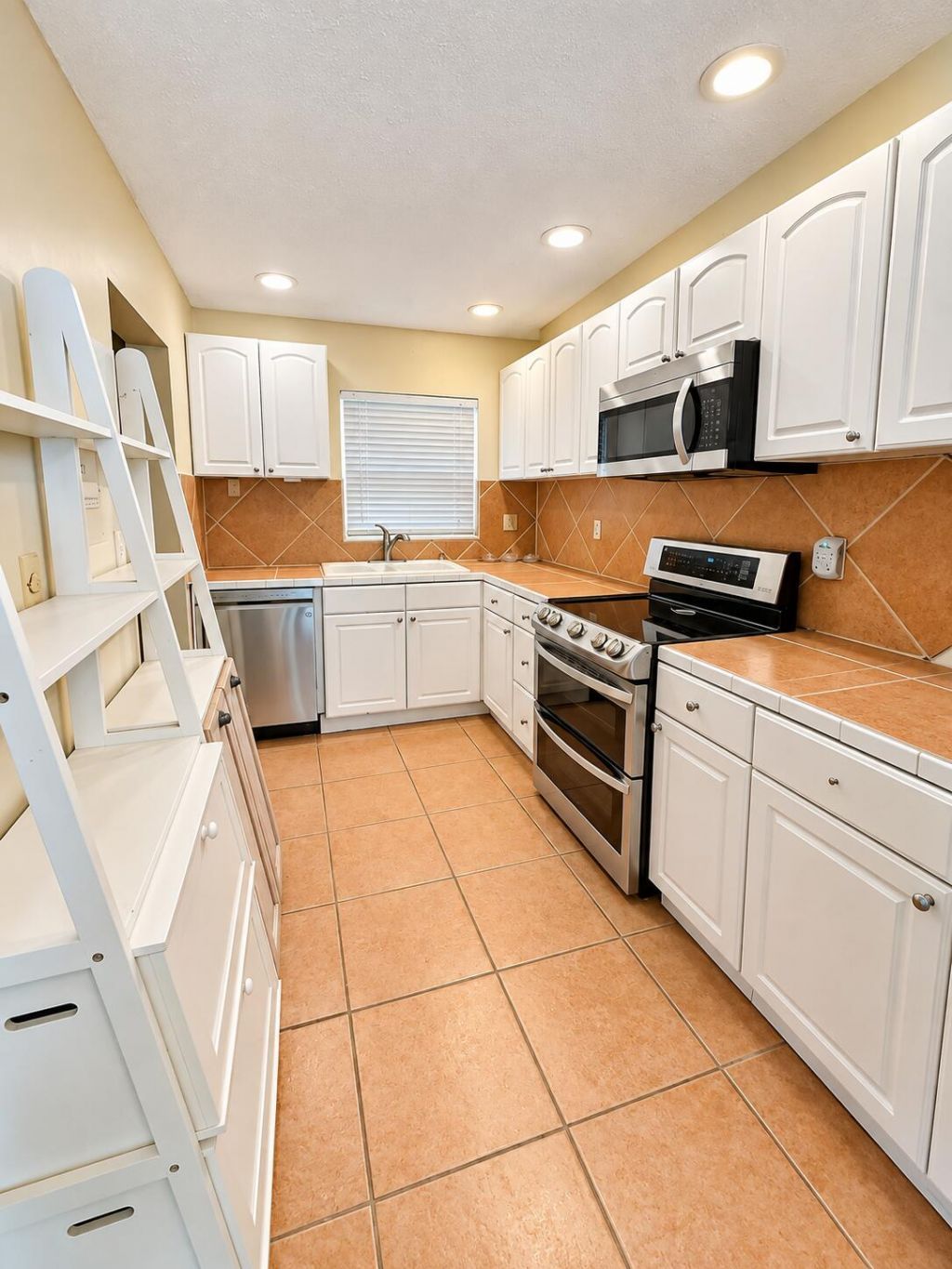 79901 Overseas Highway, Unit 220, Islamorada, FL 33036 Photo