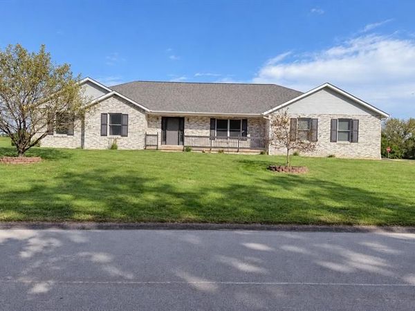 886 Whispering Hills Drive , Lebanon, IL 62254