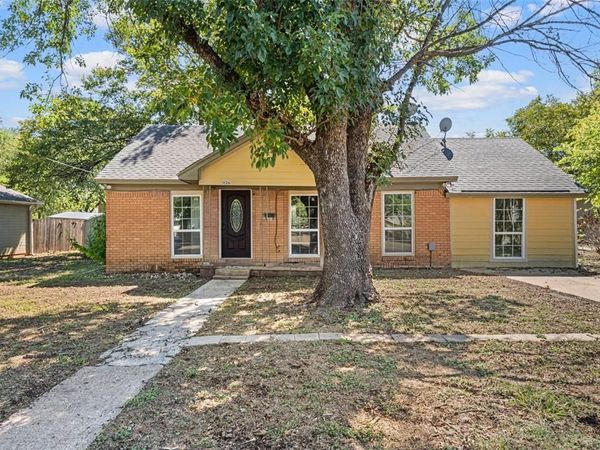 1126 W 7th Street, McGregor, TX 76657
