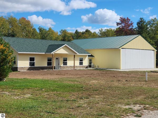 1425 Taxiway Charlie S, Lake City, MI 49651
