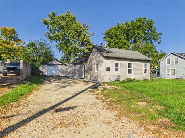1027 Garfield Avenue , Belvidere, IL 61008