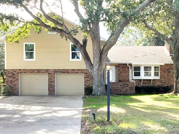 209 Glen Eagles Drive, Ocean Springs, MS 39564