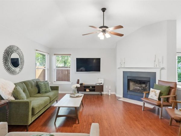 5513 Kayview DR, Austin, TX 78749