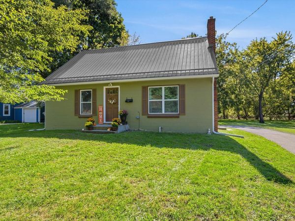 835 W Silver Lake Road, Fenton, MI 48430