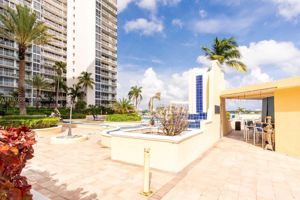 7601 E Treasure Dr, Unit PH124, North Bay Village, FL 33141 Photo