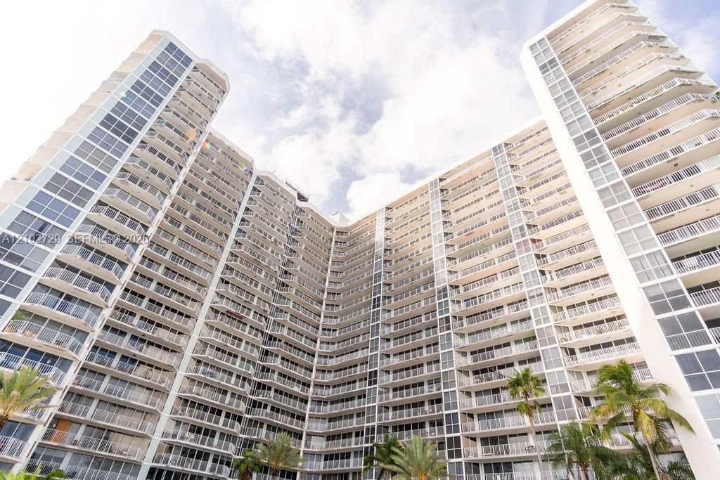 7601 E Treasure Dr, Unit PH124, North Bay Village, FL 33141 Photo
