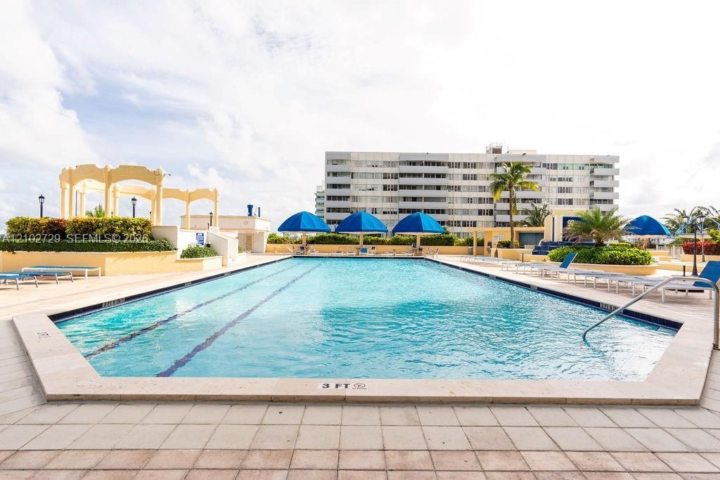 7601 E Treasure Dr, Unit PH124, North Bay Village, FL 33141 Photo