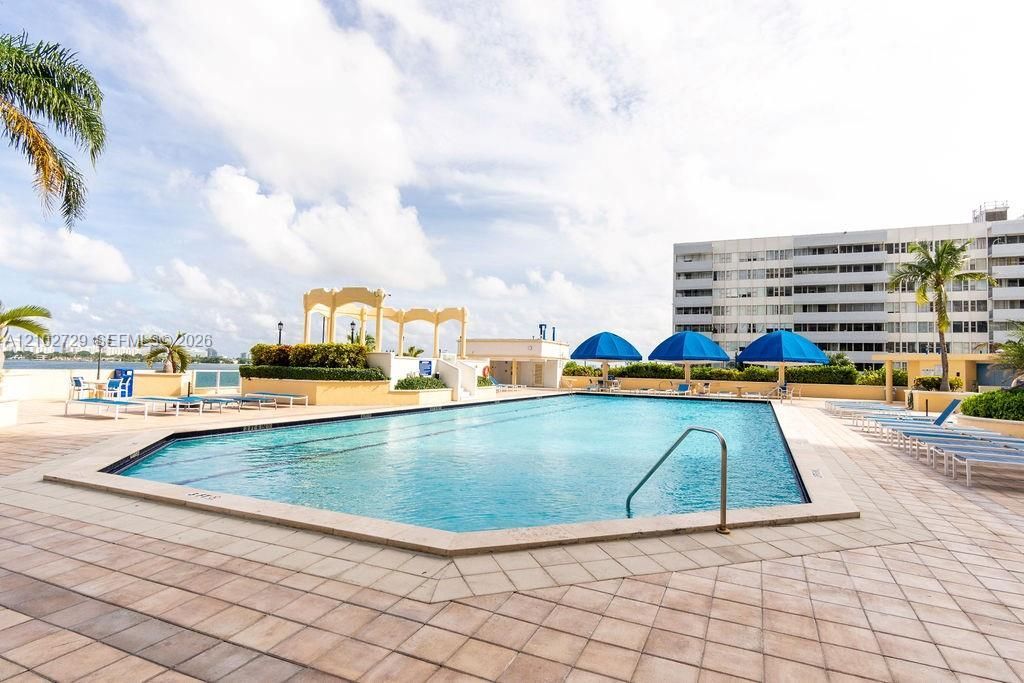 7601 E Treasure Dr, Unit PH124, North Bay Village, FL 33141 Photo