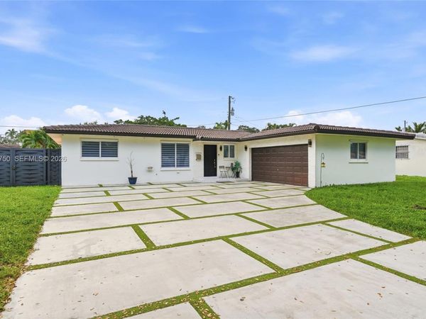 13996 Lake Lure Ct , Miami Lakes, FL 33014