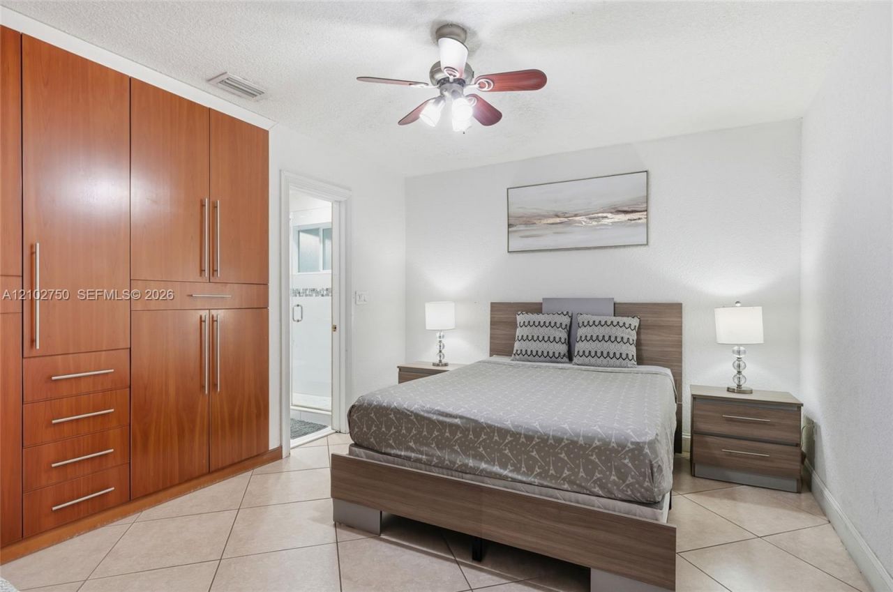 13996 Lake Lure Ct, Miami Lakes, FL 33014 Photo