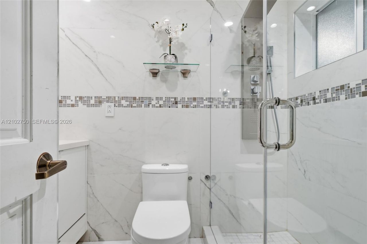13996 Lake Lure Ct, Miami Lakes, FL 33014 Photo