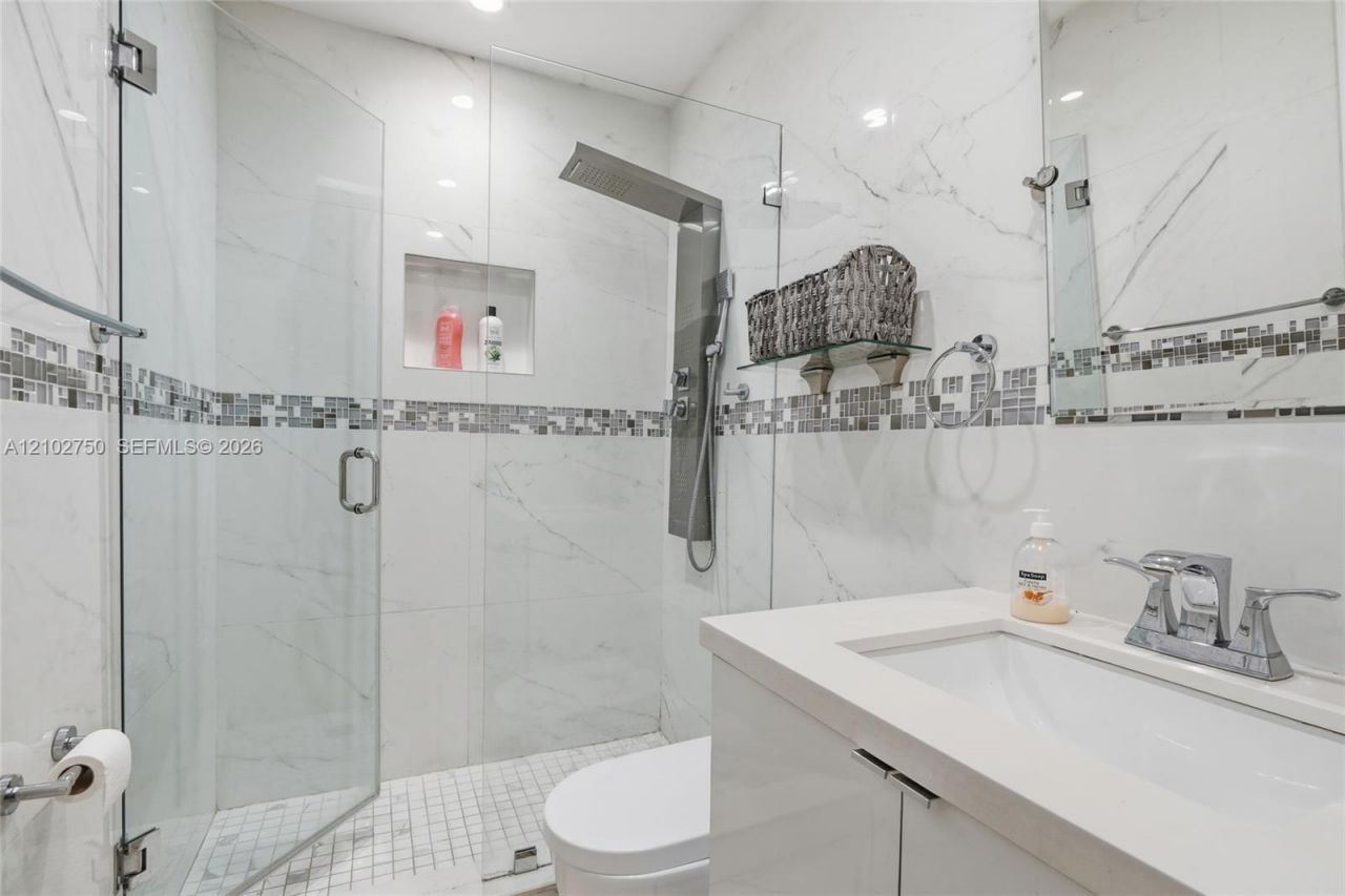 13996 Lake Lure Ct, Miami Lakes, FL 33014 Photo