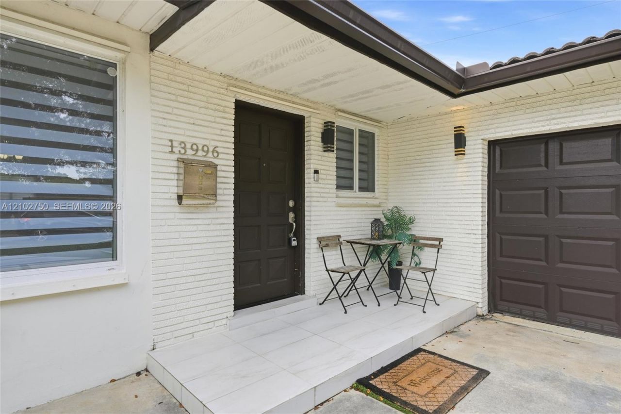 13996 Lake Lure Ct, Miami Lakes, FL 33014 Photo