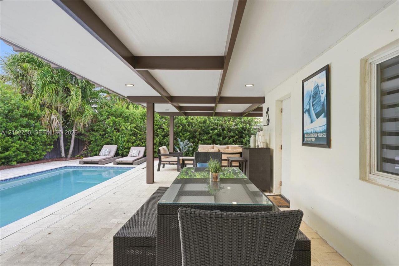13996 Lake Lure Ct, Miami Lakes, FL 33014 Photo