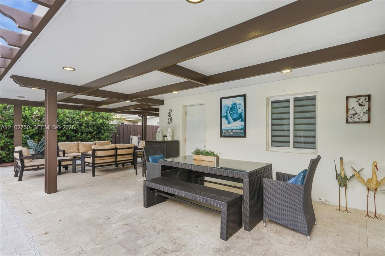 13996 Lake Lure Ct, Miami Lakes, FL 33014 Photo