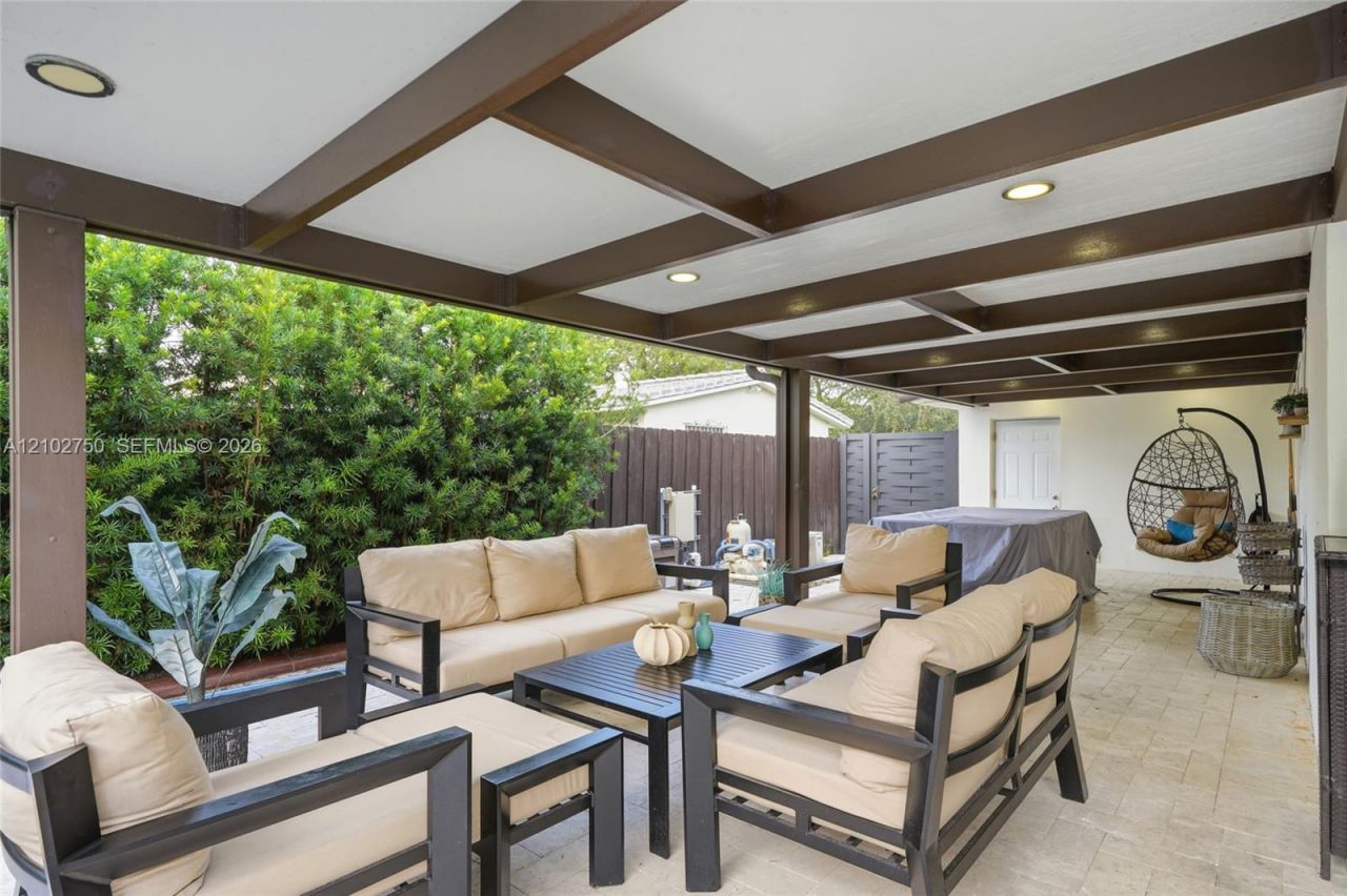 13996 Lake Lure Ct, Miami Lakes, FL 33014 Photo