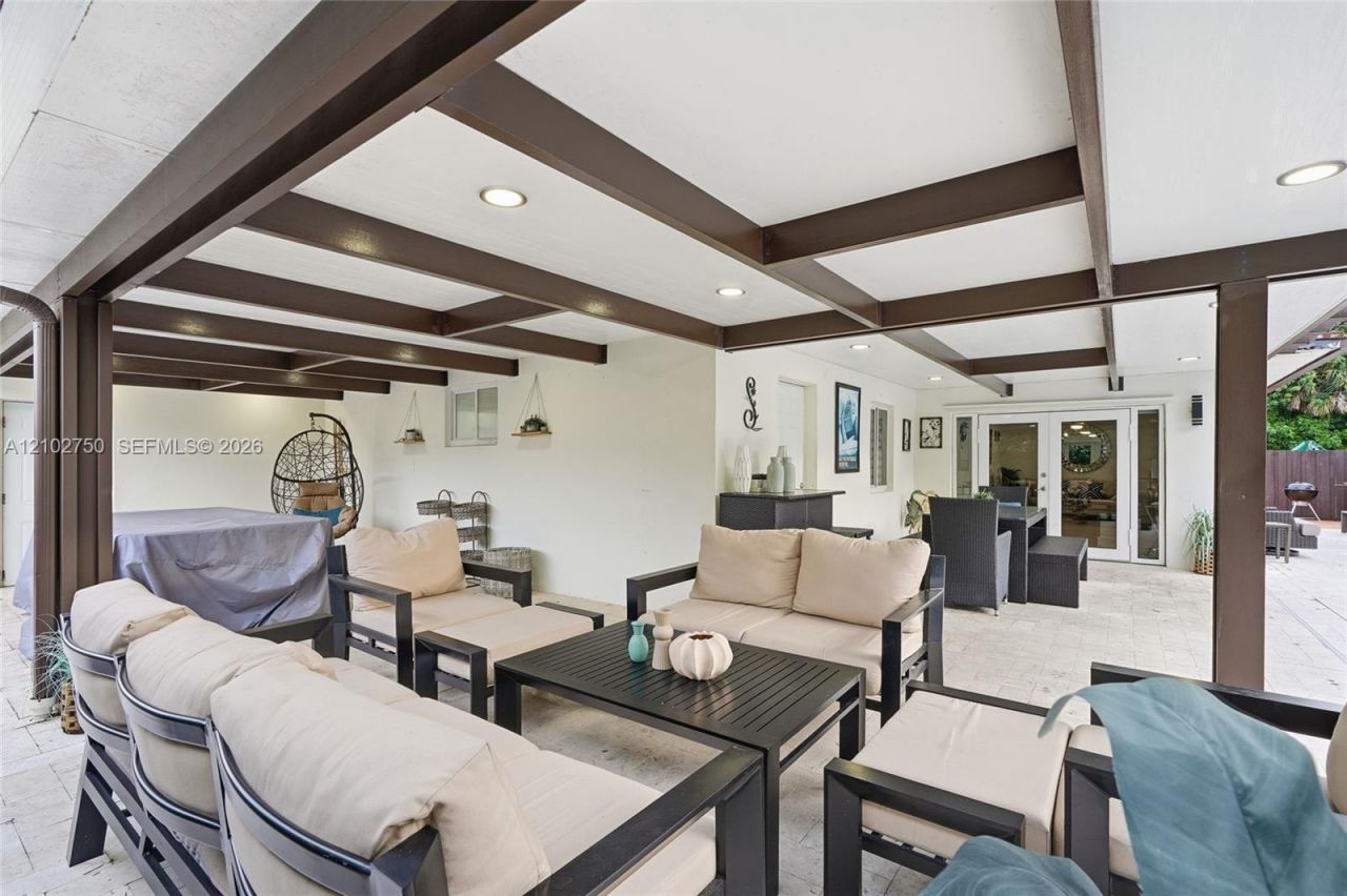 13996 Lake Lure Ct, Miami Lakes, FL 33014 Photo