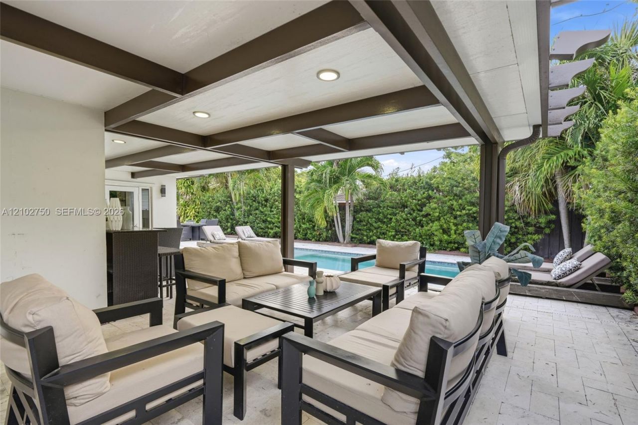 13996 Lake Lure Ct, Miami Lakes, FL 33014 Photo