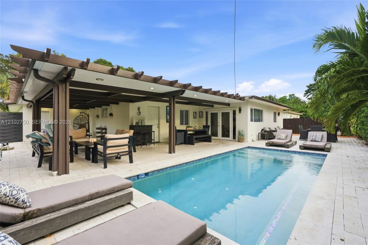 13996 Lake Lure Ct, Miami Lakes, FL 33014 Photo