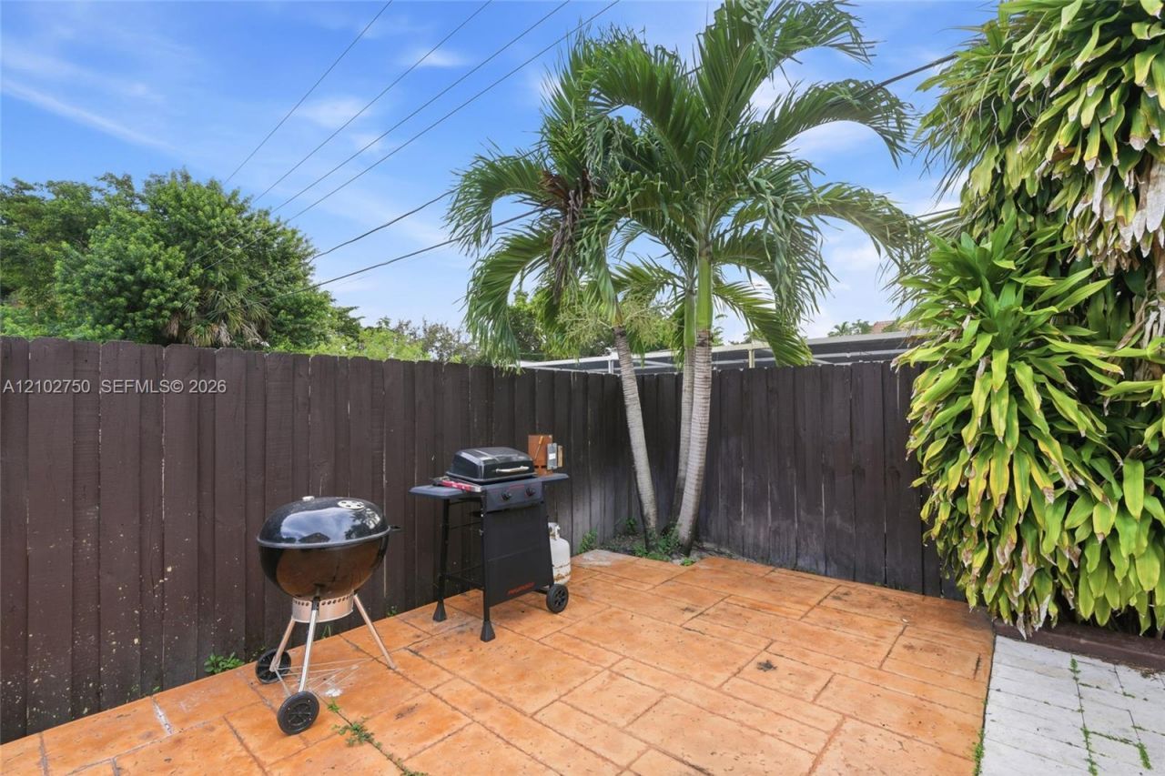 13996 Lake Lure Ct, Miami Lakes, FL 33014 Photo