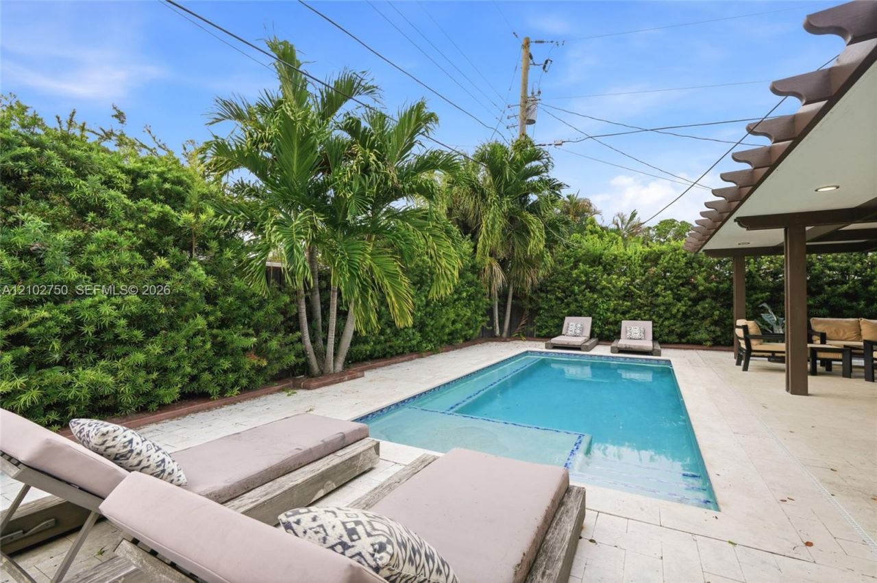 13996 Lake Lure Ct, Miami Lakes, FL 33014 Photo