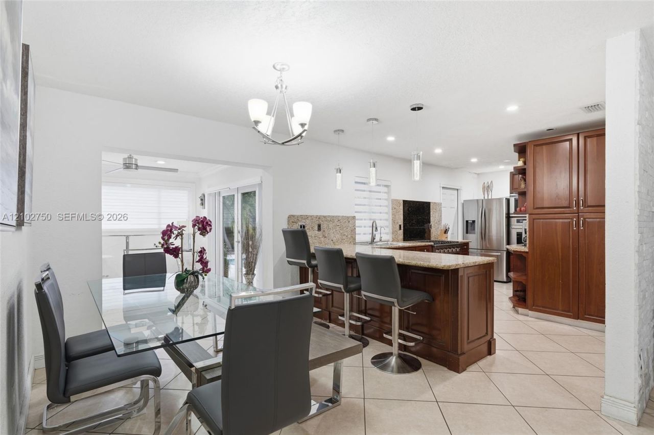 13996 Lake Lure Ct, Miami Lakes, FL 33014 Photo