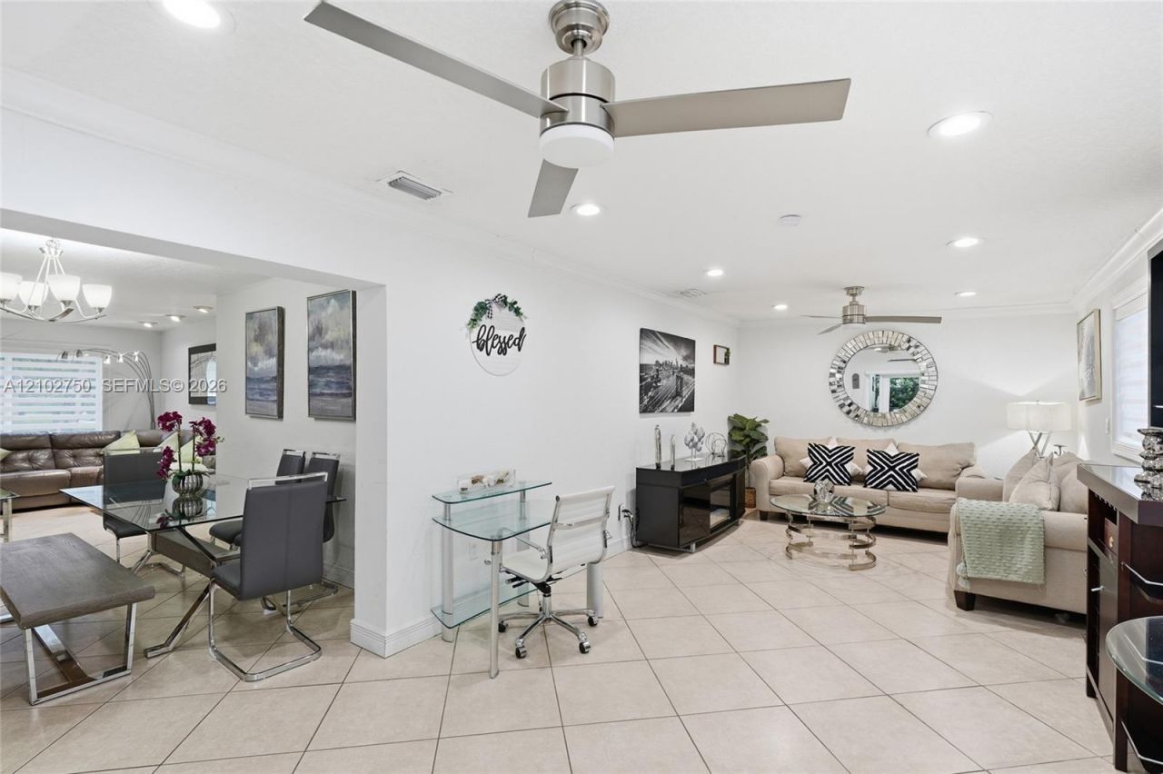 13996 Lake Lure Ct, Miami Lakes, FL 33014 Photo