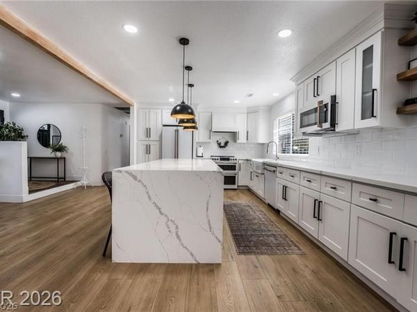 3021 Woods Drive , Las Vegas, NV 89108