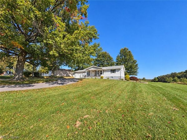 3236 N Pleasant Drive , East Palestine, OH 44413