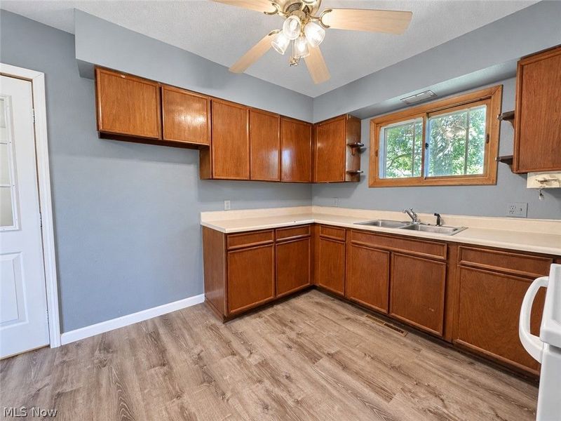 3236 N Pleasant Drive, East Palestine, OH 44413 Photo 10