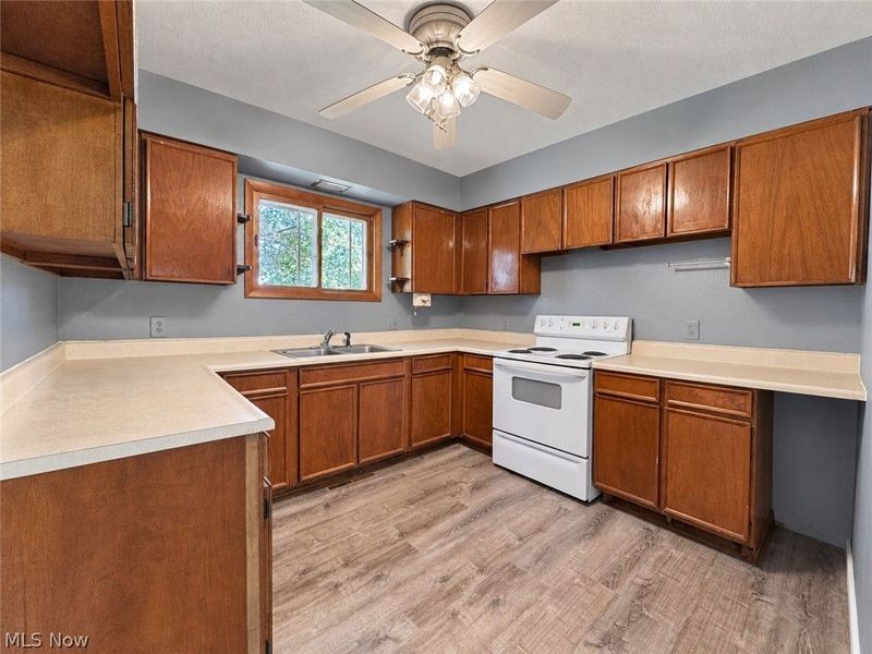 3236 N Pleasant Drive, East Palestine, OH 44413 Photo 9