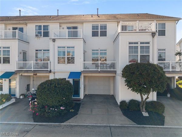 308 E Marina Parkway , Lorain, OH 44052