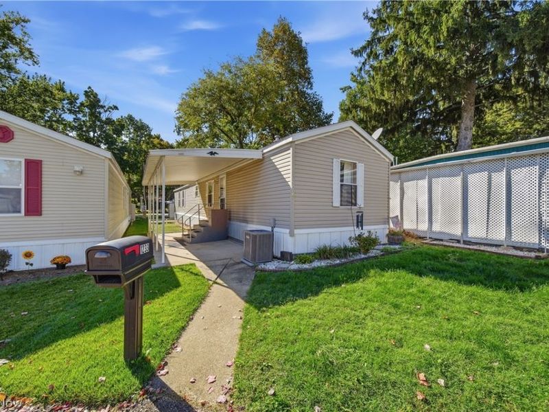 1233 Monterey Boulevard NW, North Canton, OH 44720 Photo 1