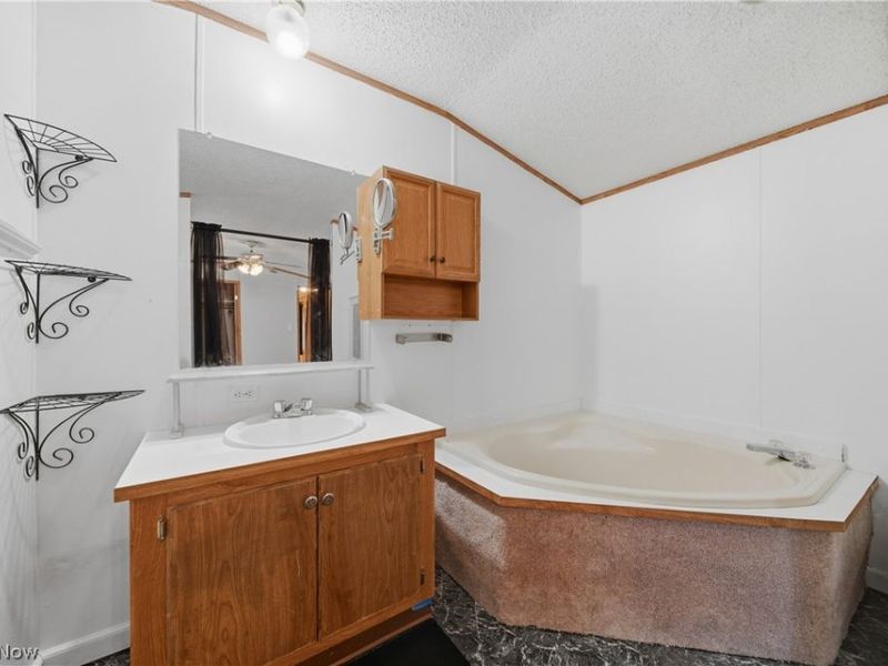 1233 Monterey Boulevard NW, North Canton, OH 44720 Photo 12