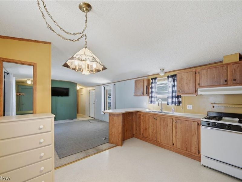 1233 Monterey Boulevard NW, North Canton, OH 44720 Photo 5