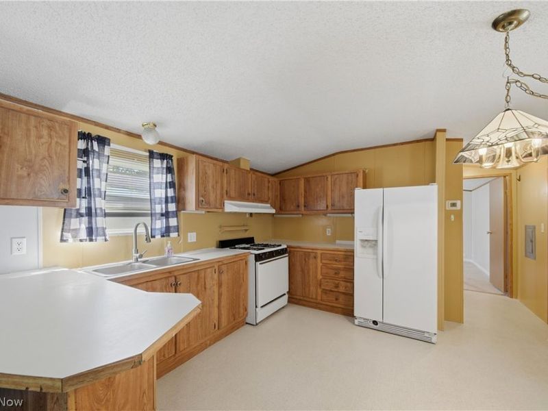 1233 Monterey Boulevard NW, North Canton, OH 44720 Photo 6