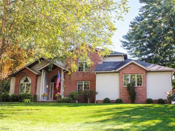 1938 Fairway Drive , Uniontown, OH 44685